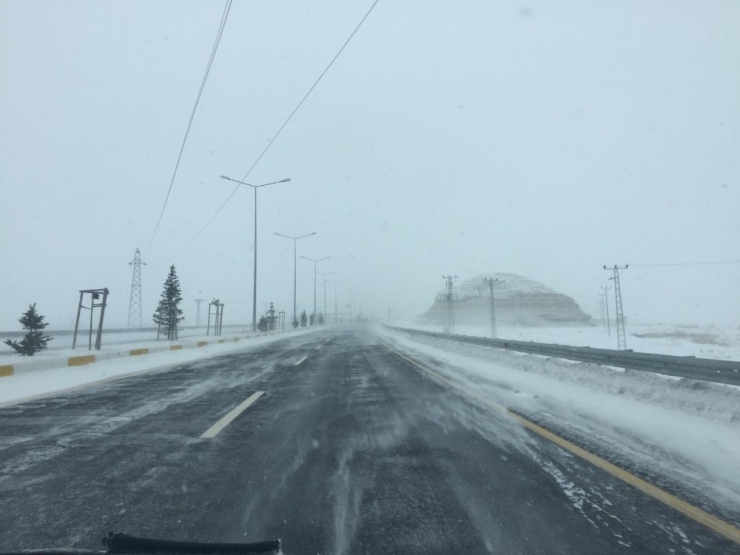 Elektrik Arıza Ekibi Tipide Mahsur Kaldı