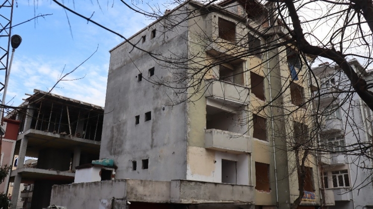 Avcılar’da Tehlikeli Yıkım