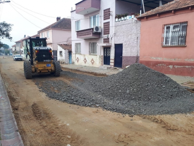 Büyükşehir Çine’de Sıcak Asfalt Çalışmalarına Devam Ediyor