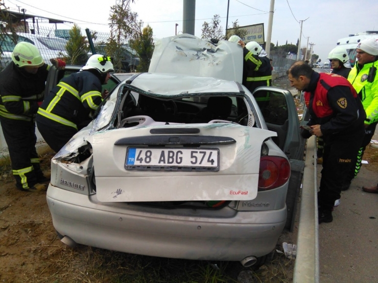 Takla Atan Otomobil Okulun Duvarında Durabildi