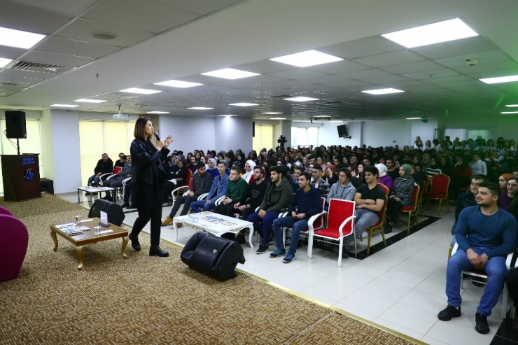 Başak Şengül, Etkili Konuşmanın Püf Noktalarını Anlattı