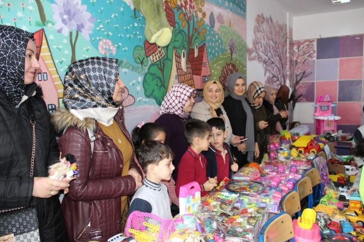 Miniklerden Depremzede Öğrencilere Anlamlı Destek