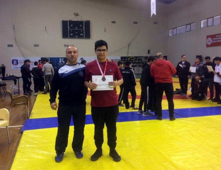 İhlas Koleji Öğrencisi Türkiye Şampiyonası’na Katılacak