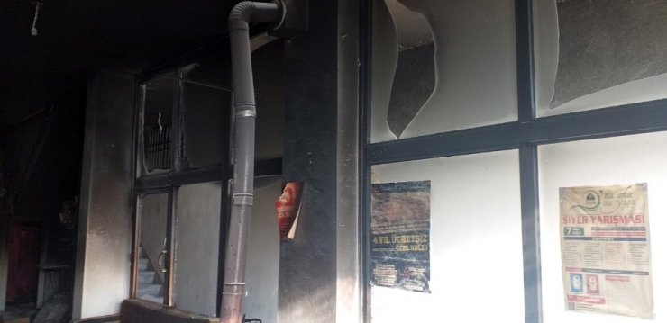 Kozluk’ta Çay Ocağında Yangın
