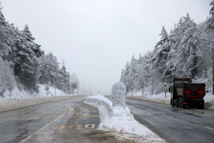 Bolu Dağı’nda Hafif Kar Ve Sis