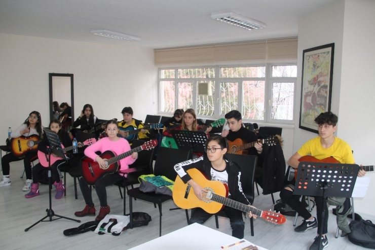 Çankaya’nın Konservatuvar Gibi Hizmet Veren Atölyesi