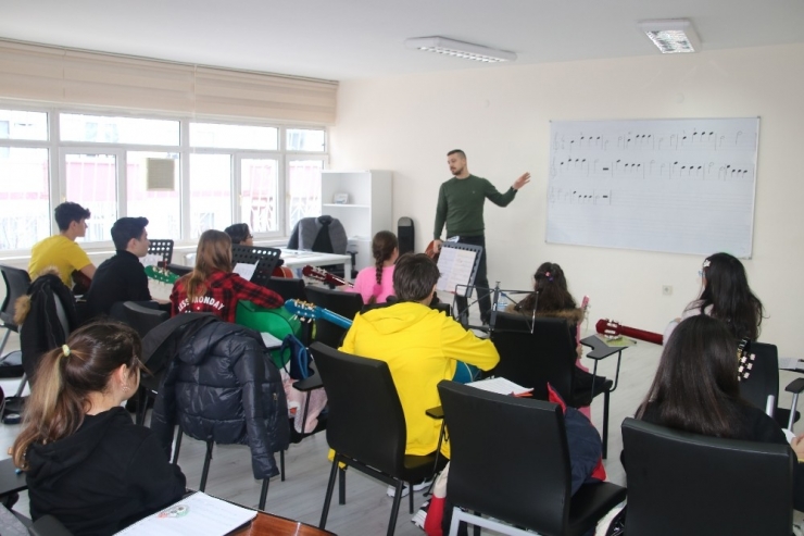 Çankaya’nın Konservatuvar Gibi Hizmet Veren Atölyesi