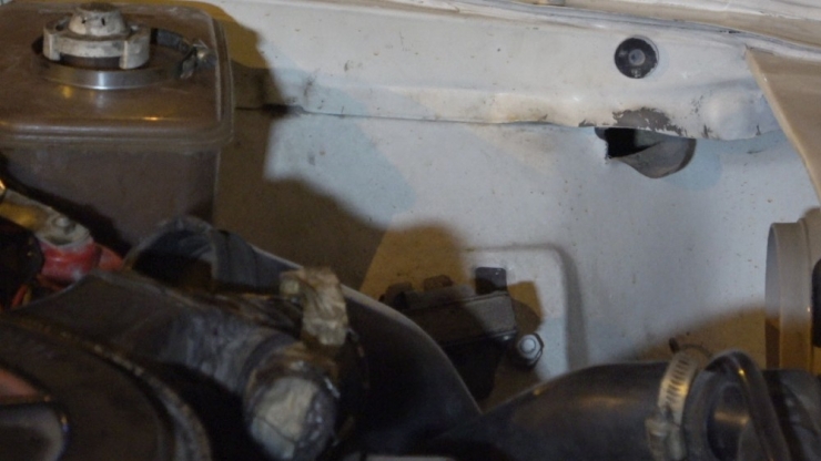 Yol Verme Kavgasında Otomobile Bıçakla Saldırıp Tüfekle Ateş Açtılar