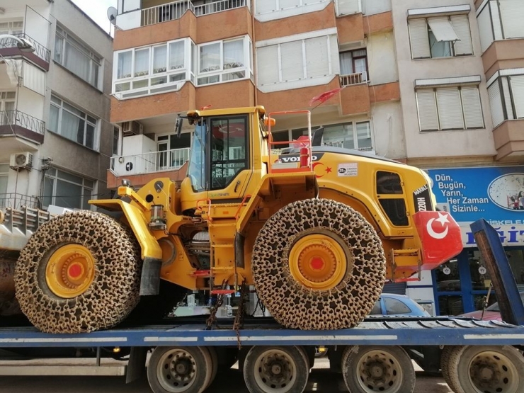 Dev İş Makinesi Şehir İçi Trafiği Aksattı