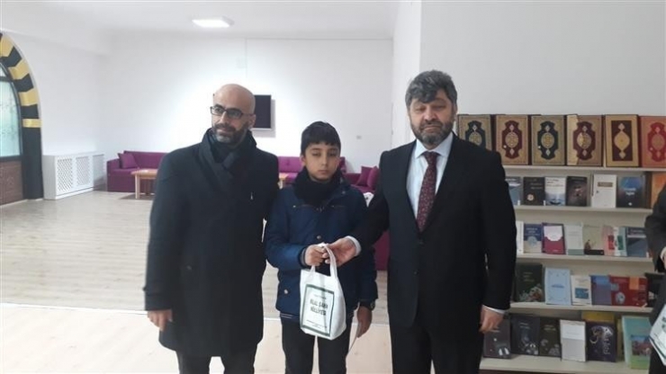 Öğrencilere Ödülleri Verildi