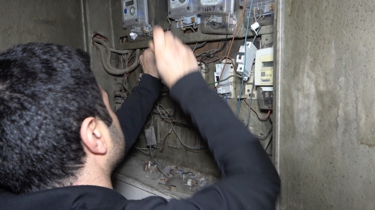 Hırsızlıkta Son Nokta ’Elektrik Akımı Bağlı Sayacı Çaldılar’