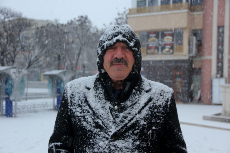 Lapa Lapa Yağan Kar Erzincan’ı Beyaza Bürüdü