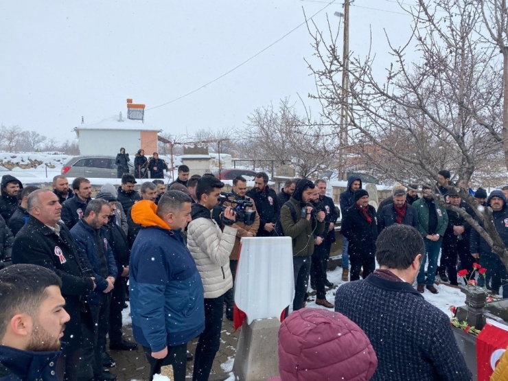 Mehmet Özet Kabri Başında Anıldı