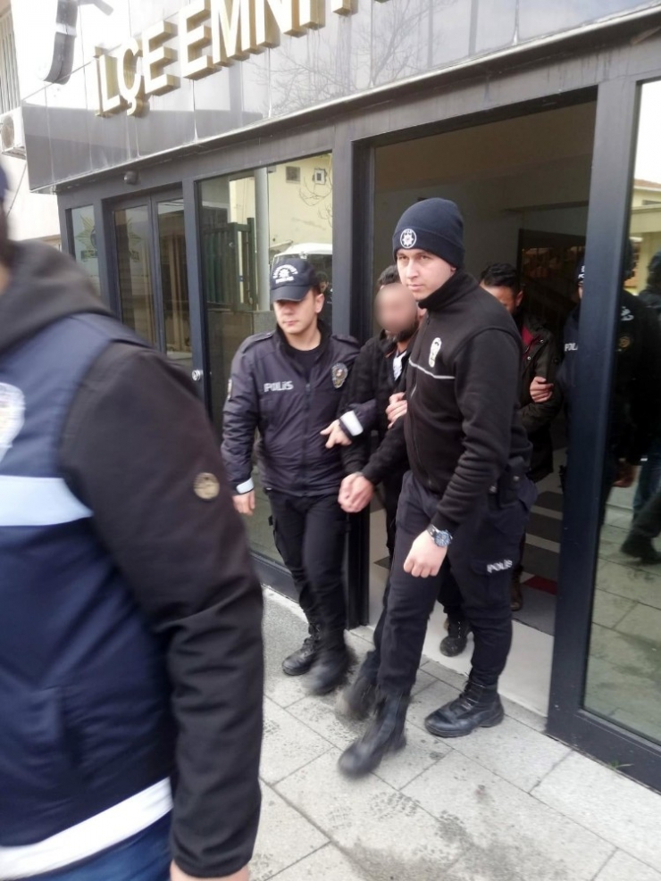 Kocaeli’de 50 Düzensiz Göçmen Yakalandı: 3 Gözaltı