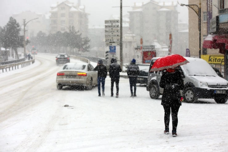 Gümüşhane’de Kar Yağışı Etkili Oluyor