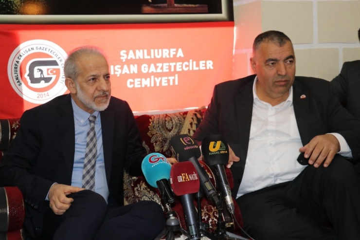 Rektör Çelik Gazetecilerle Bir Araya Geldi