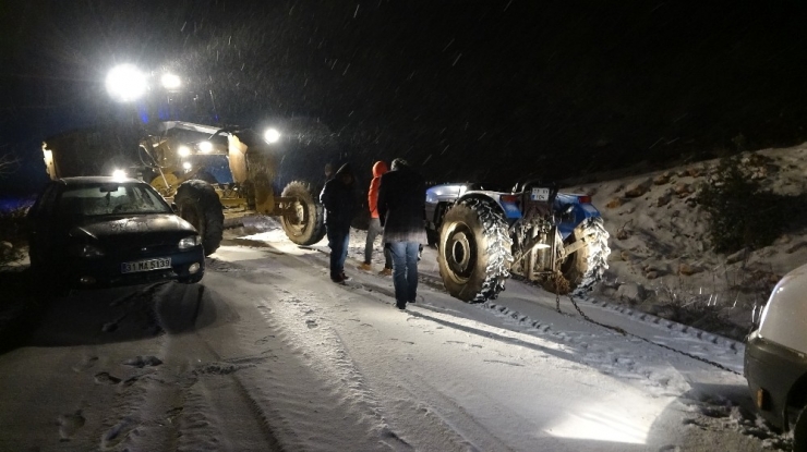 Yayladağı’nda Yolda Mahsur Kalan Vatandaşlar Kurtarıldı