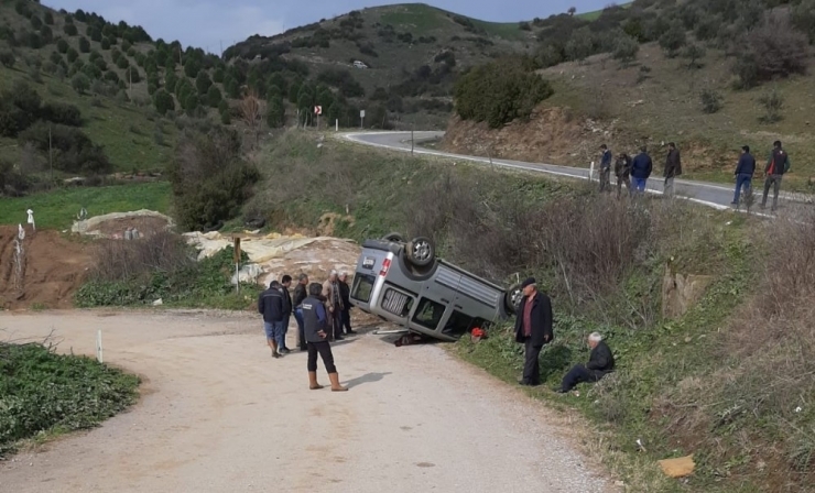 Hafif Ticari Araç Şarampole Devrildi: 1 Ölü, 1 Yaralı