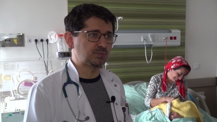 Anne Ve Bebeklerin Mutlu Olarak Ayrıldığı Hastane