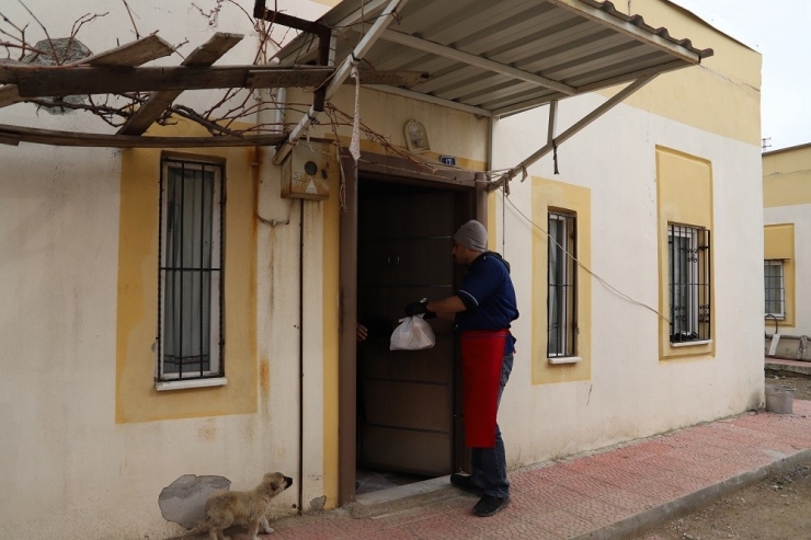 Yaşlılara Sıcak Yemek Dağıtımı