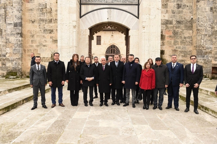 Derviş Eroğlu Tarsus’un Tarihi Yerlerini Gezdi