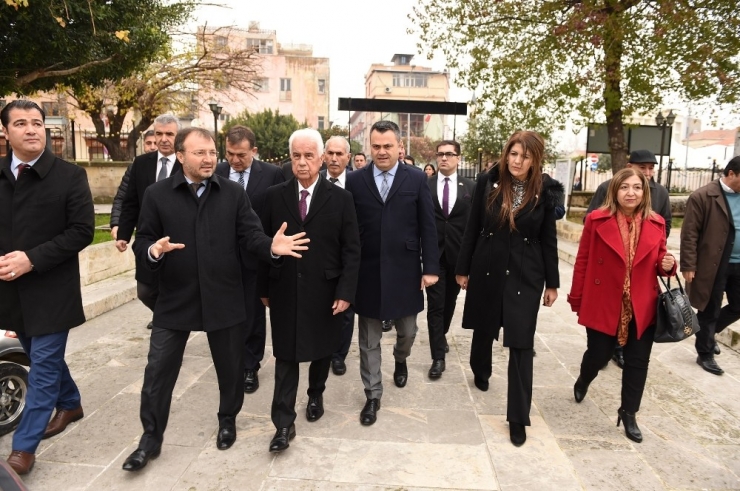 Derviş Eroğlu Tarsus’un Tarihi Yerlerini Gezdi