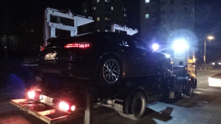 Otomobilin Çarptığı Genç Hayatını Kaybetti