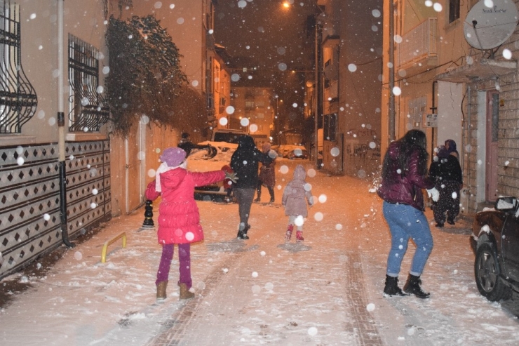 Malatya’da Kar Yağışı Etkili Oluyor