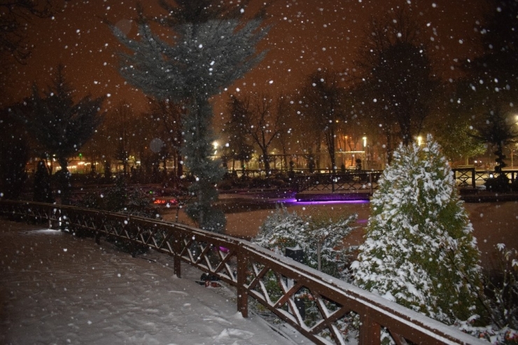 Malatya’da Kar Yağışı Etkili Oluyor