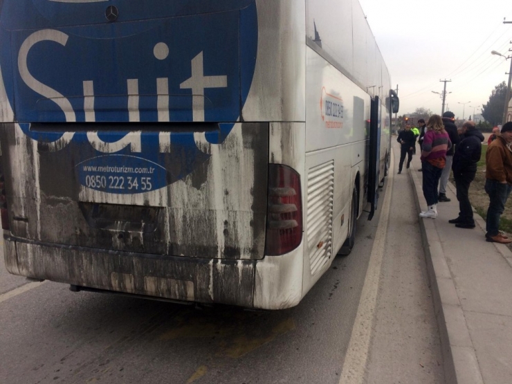 Otobüs Öğrenci Servisine Çarptı: 5 Öğrenci Yaralandı