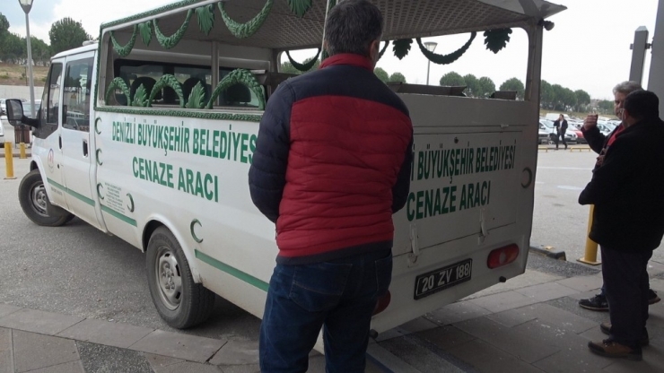 Annesini Döven Ağabeyini 20 Yerinden Bıçakladı