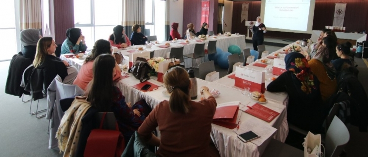 Anne Adayları İçin Gebe Okulu