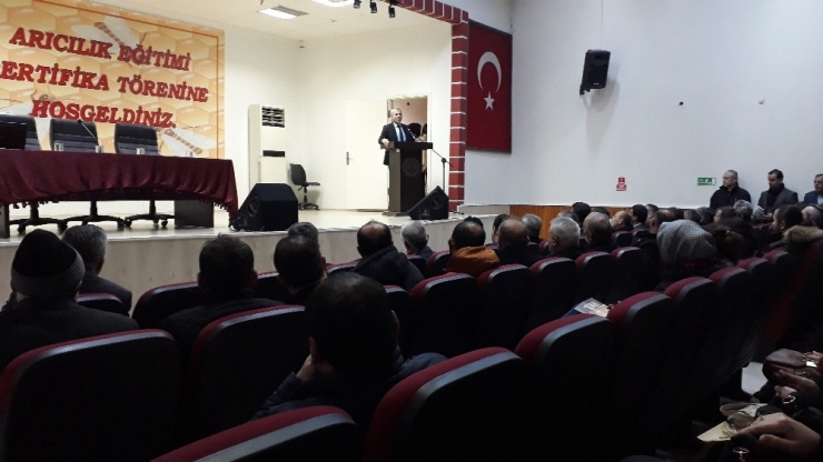 Arıcılık Kursiyerlerine Sertifika