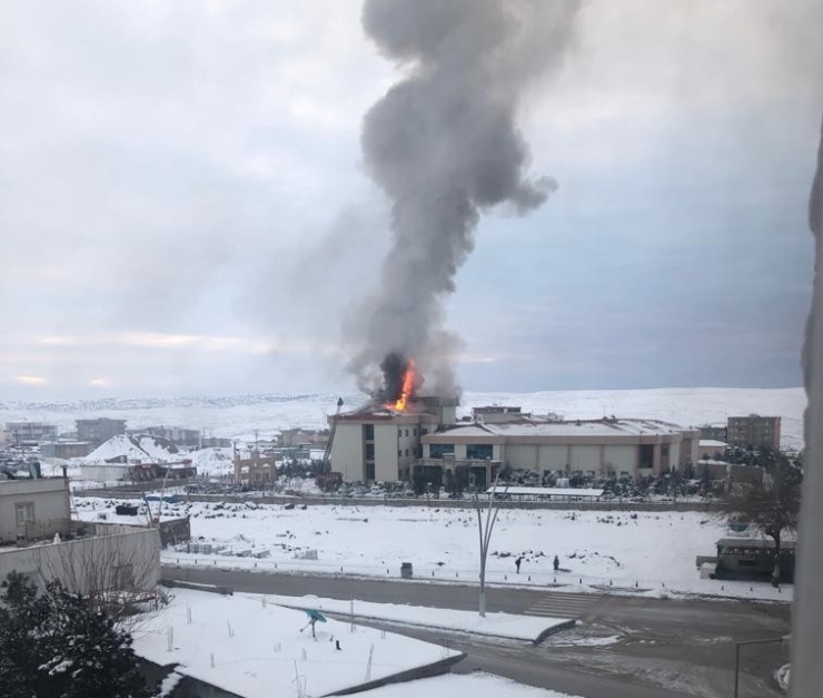 İdil Devlet Hastanesi’nde Yangın, Hastalar Tahliye Edildi