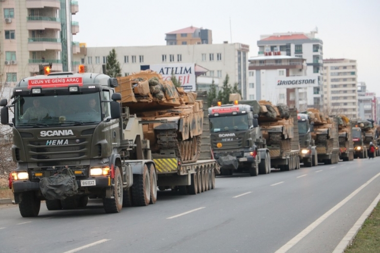 Suriye Sınırına Tank Sevkıyatı Sürüyor