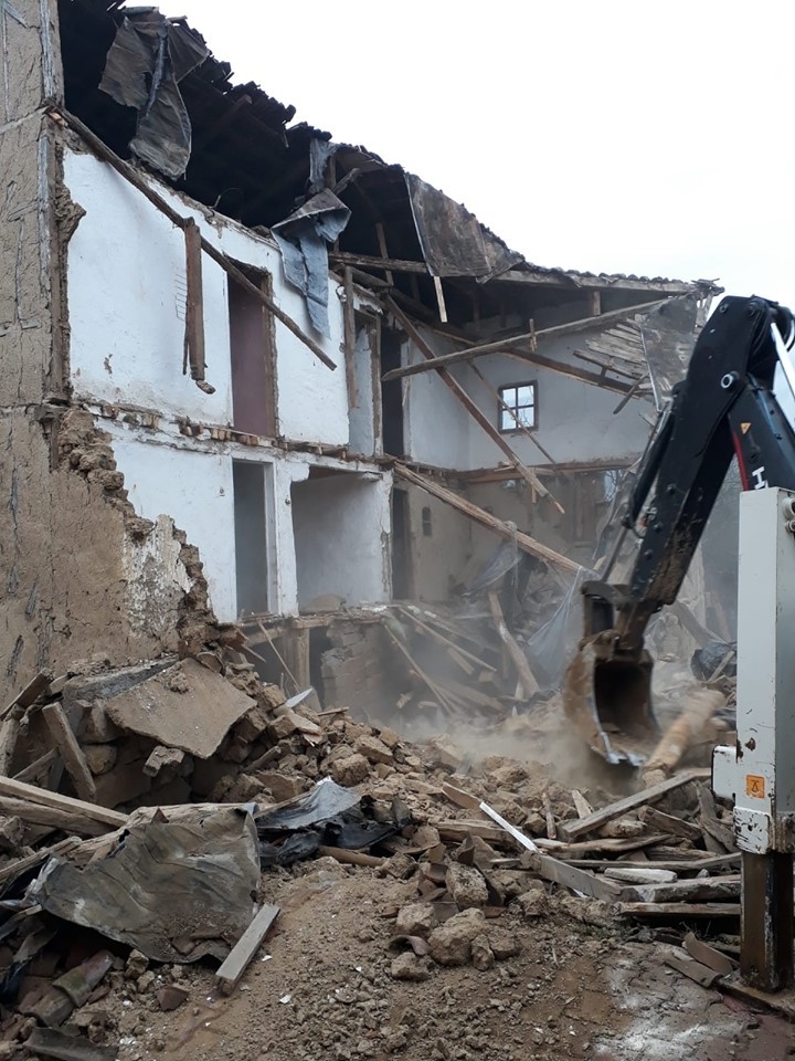 Tehlike Arz Eden Metruk Binalar Yıkılıyor
