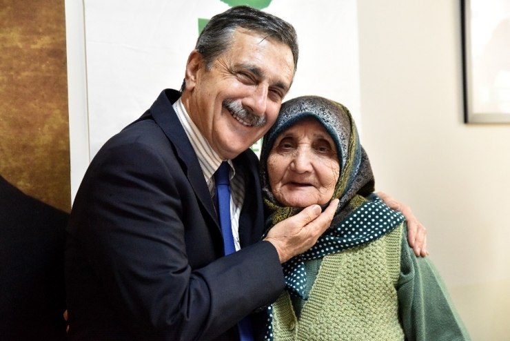 Başkan Ataç, Bilgilendirme Toplantısında Çok Sayıda Kadınla Buluştu
