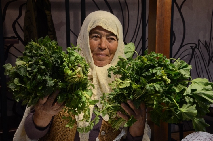 Üreticiler ’Üretici Pazarı’nda