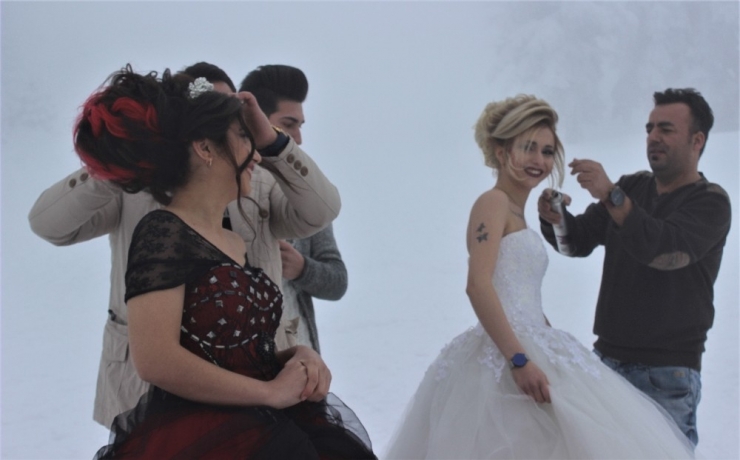 Uludağ’da Herkes Kaydı, Onlar Gelin Saçı Yaptı