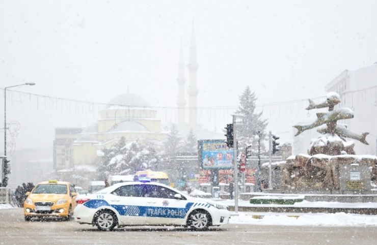 Van’da Yoğun Kar Yağışı