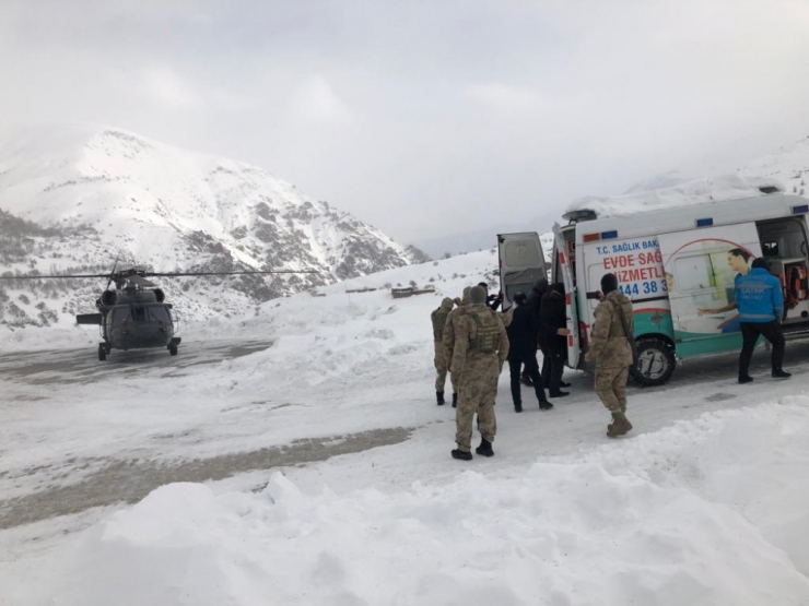 Diyaliz Hastası Askeri Helikopterle Hastaneye Ulaştırıldı