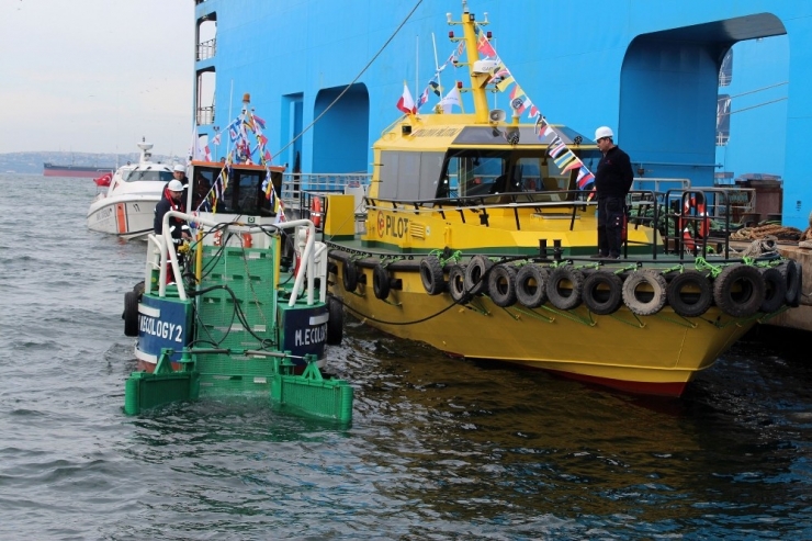 Yalova’nın İlk Ve Tek Deniz Süpürge Gemisi Denize İndirildi