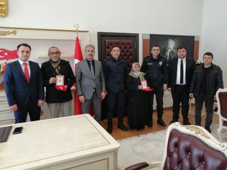 Kıbrıs Gazilerine Devlet Övünç Madalyası Verildi