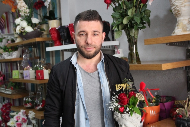 Bu Yılki Sevgililer Günü’nde Yeni Trend Helenli Çiçekler