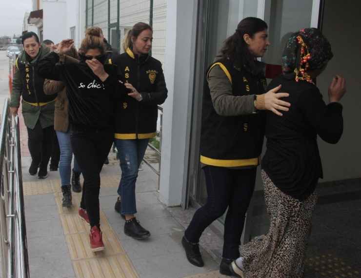 Tır Sürücüsünün Elini Isırarak Parasını Alan Kadın Tutuklandı