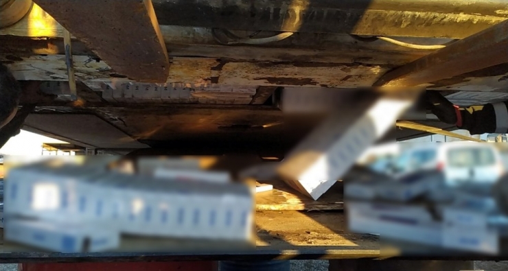 Tırın Zulasından 429 Bin Liralık Kaçak Sigara Çıktı