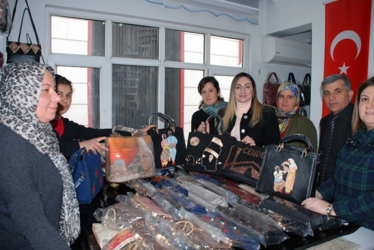 Pekmez, Gap Gençlik Ve Kültür Evinde Gençlerle Buluştu