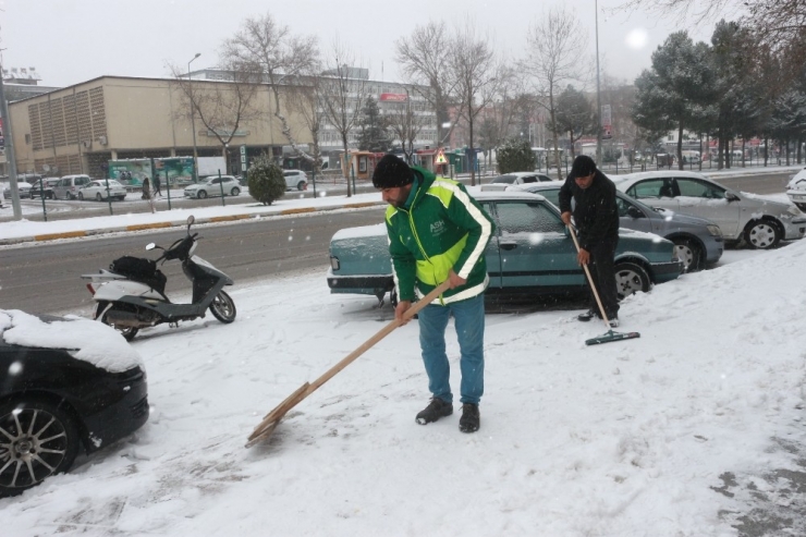 Adıyaman’da Kar Hayatı Felç Etti