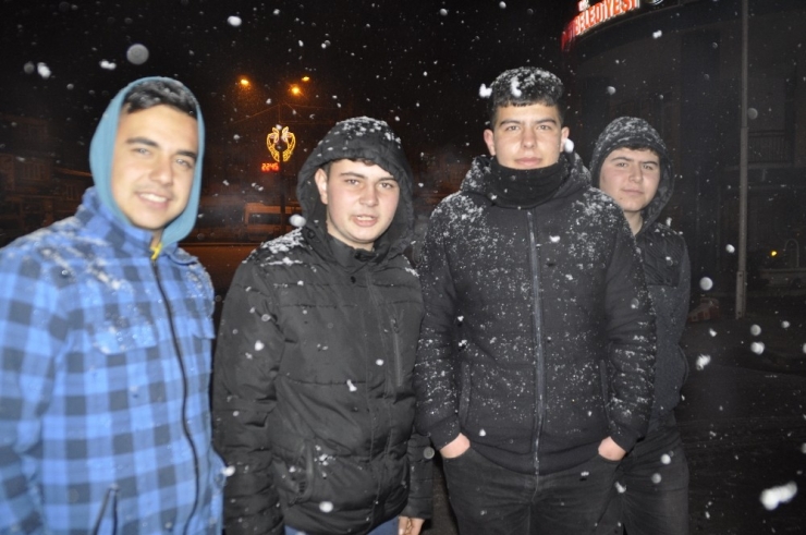 Afyonkarahisar’da Yoğun Kar Yağışı Etkili Oldu