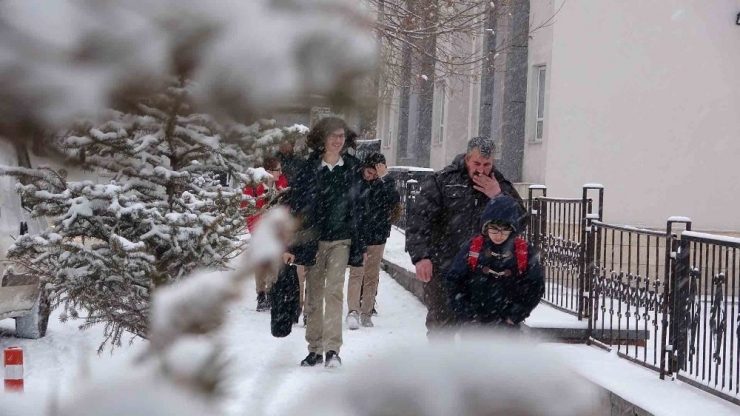 Posof’ta Okullara Kar Tatili
